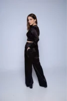 Conjunto Blusa & Calça Acetinada Transpasse Áurea Preta