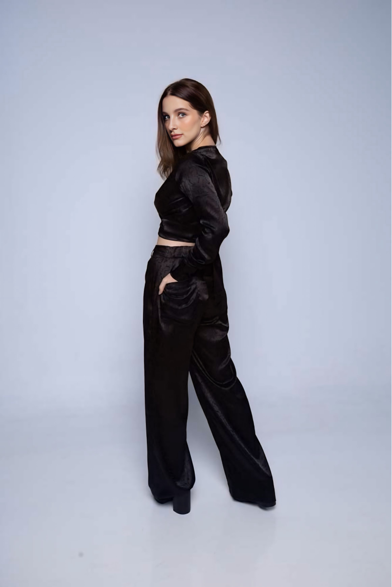 Conjunto Blusa & Calça Acetinada Transpasse Áurea Preta