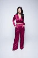 Conjunto Blusa & Calça Acetinada Transpasse Áurea Cereja
