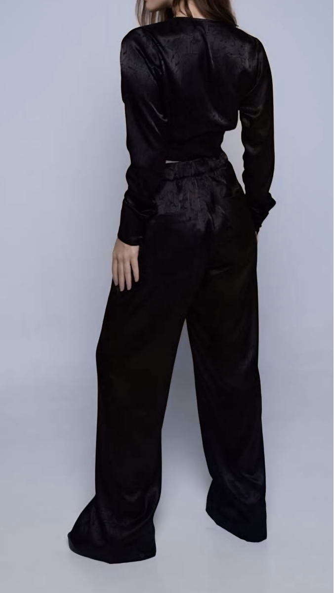 Conjunto Blusa & Calça Acetinada Transpasse Áurea Preta