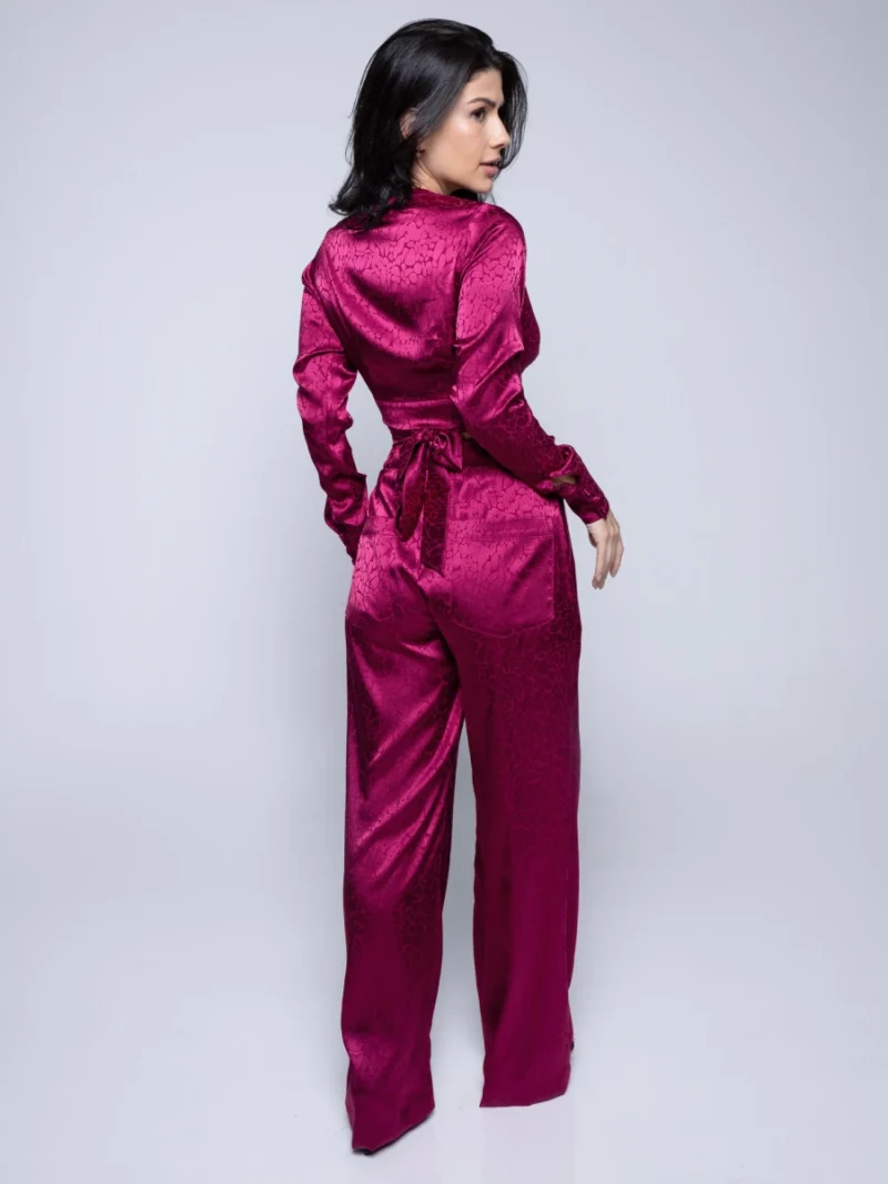 Conjunto Blusa & Calça Acetinada Transpasse Áurea Cereja